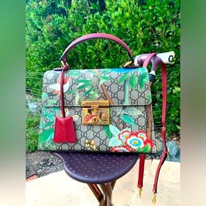 ❣️RARE LE ‼️TIAN PRINT‼️GUCCI GG SUPREME TOP HANDLE padlock BAG w/strap EUC